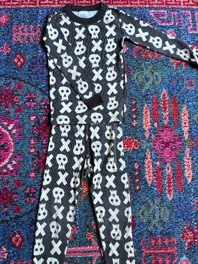 Hanna Andersson 5T Pajama set - Skeleton Design